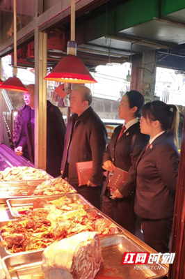 聯合執法保安全 護航百姓“菜籃子”——記多部門聯合開展日用百貨銷售領域專項檢查行動